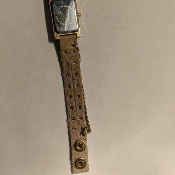 Gold double wrap fashion watch - Picture 6 of 8